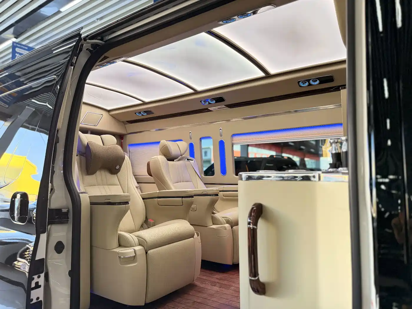 Toyota HIACE 2025