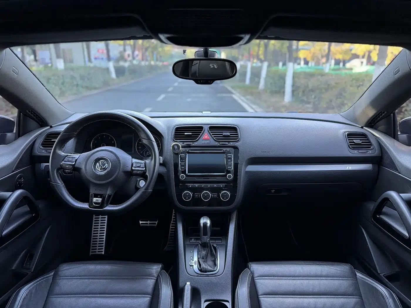 Volkswagen Scirocco 2011 Model R 2.0TSI фото 16