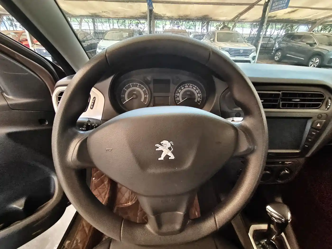 Peugeot 301 2014 1.6L Automatic Comfort Edition фото 11