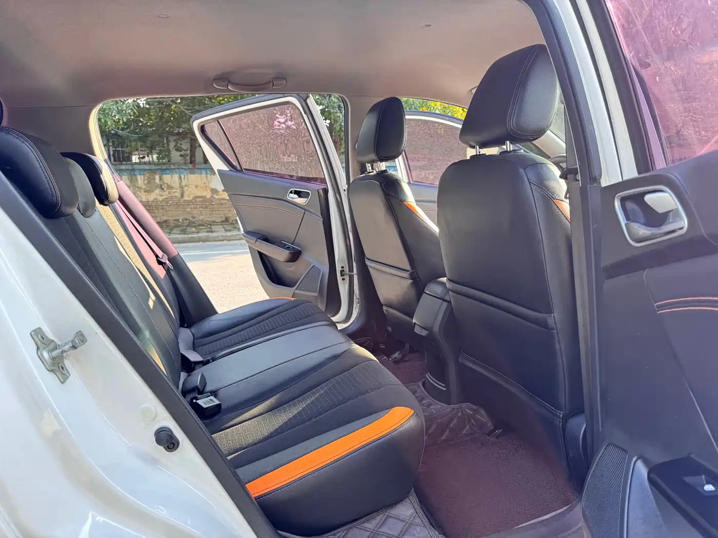 Baojun 310 2016 2016 1.2L Manual Fashion Model