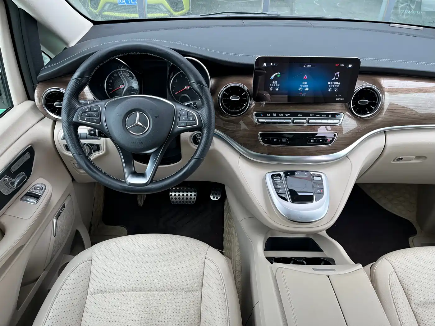 Mercedes-Benz V-Class 2022 V 260 L Long Wheelbase Luxury Edition фото 8