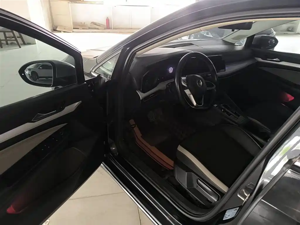 Volkswagen Golf 2021 280TSI DSG 30th Anniversary Edition фото 16