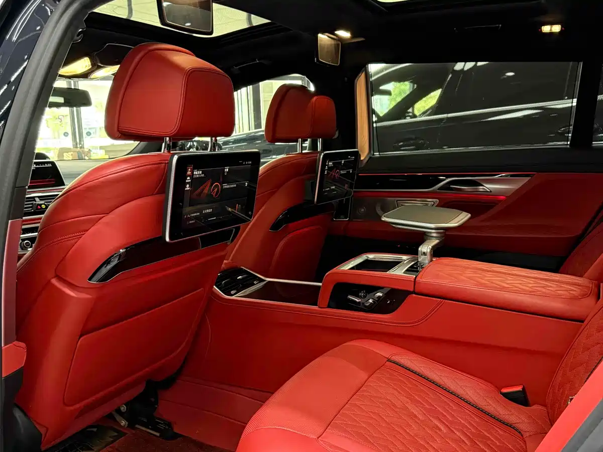 BMW 7 Series 2021 Model 740Li xDrive Executive Luxury Package фото 21