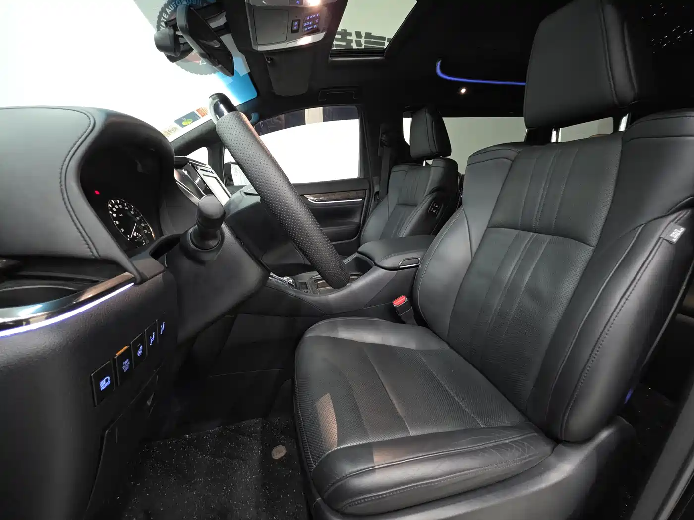 Toyota Alphard 2018 Facelift 3.5L Premium Edition фото 16