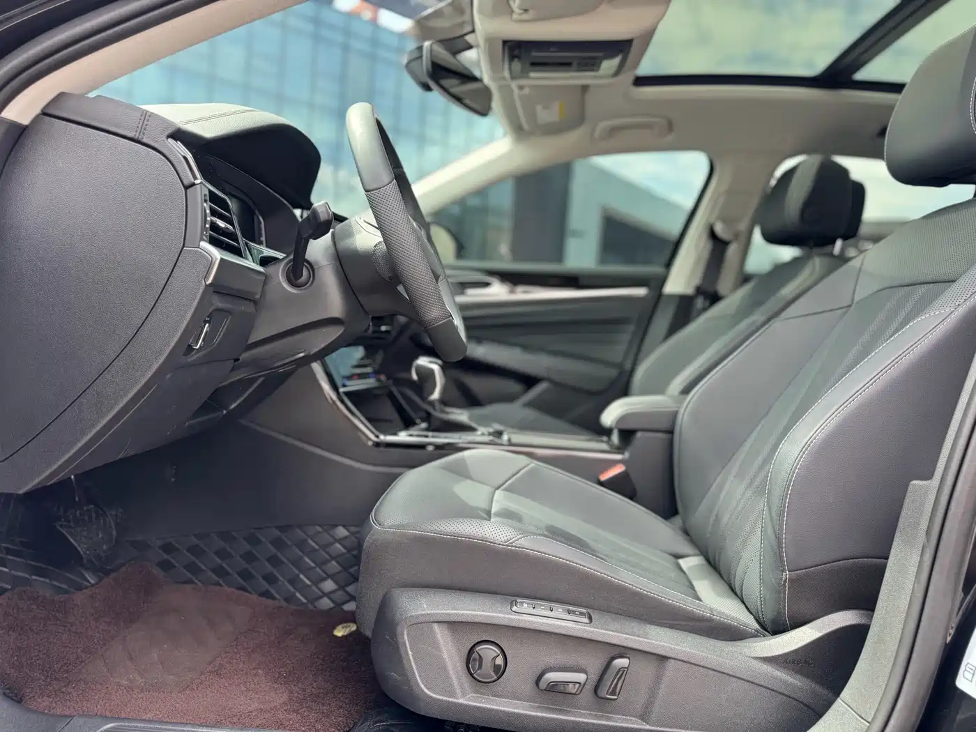 Volkswagen Passat 2024 380TSI Starlight Dragon Glory Edition фото 4