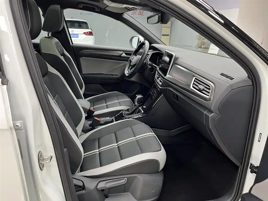 VOLKSWAGEN T ROC EXPLORING SONGS