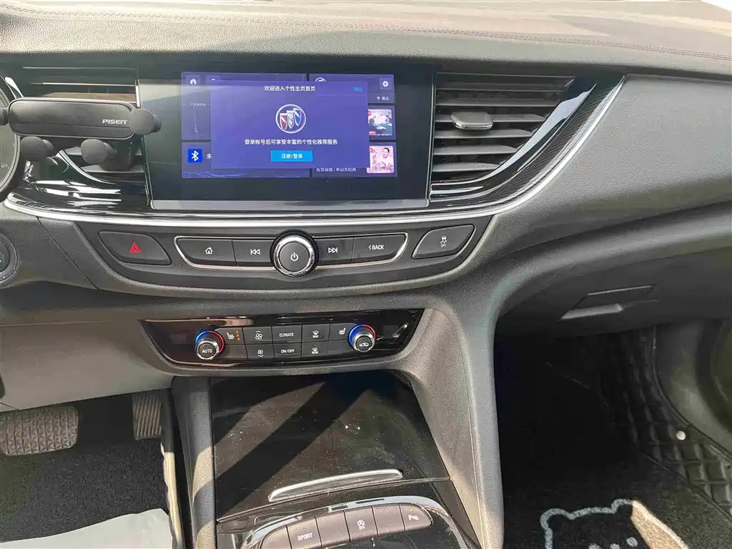 Photo 10 - Buick Regal