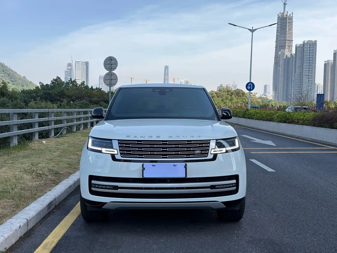 Land Rover Range Rover 2023 3.0 L6 400PS Genesis Extended Version фото 2