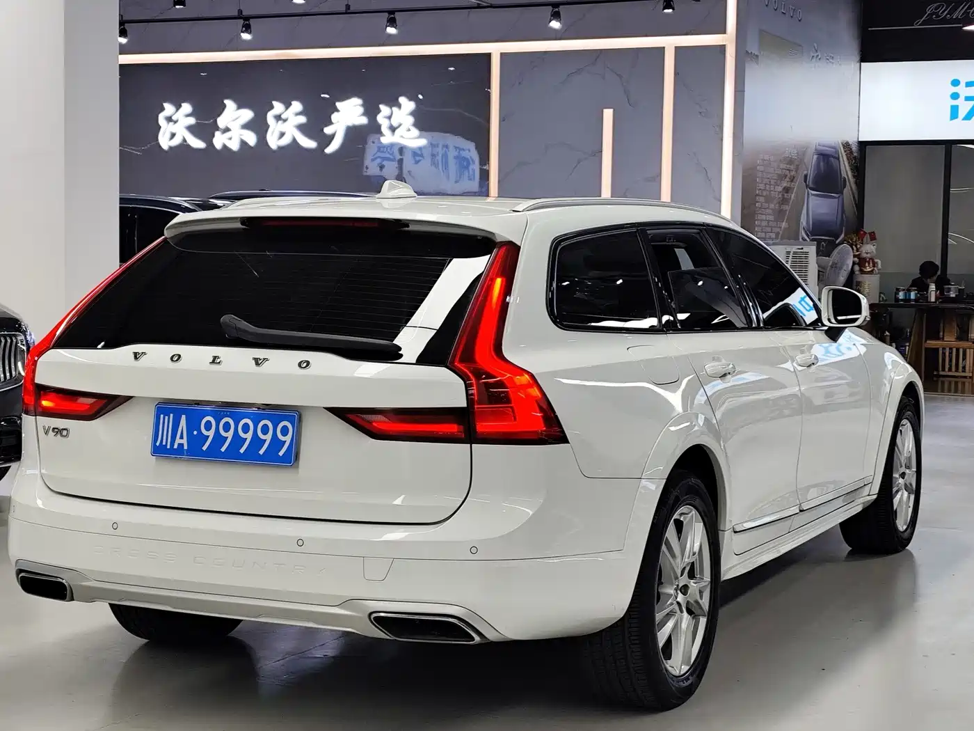 Volvo V90 2019 2019 Cross Country T5 AWD Intelligent Distance China VI