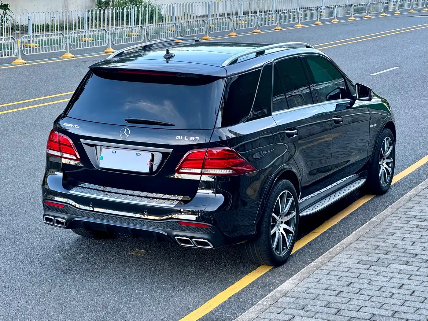 Mercedes-Benz GLE AMG 2015 AMG GLE 63 4MATIC фото 5