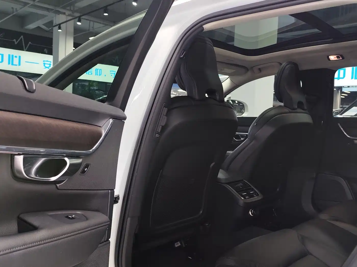 Volvo V90 2019 2019 Cross Country T5 AWD Intelligent Distance China VI