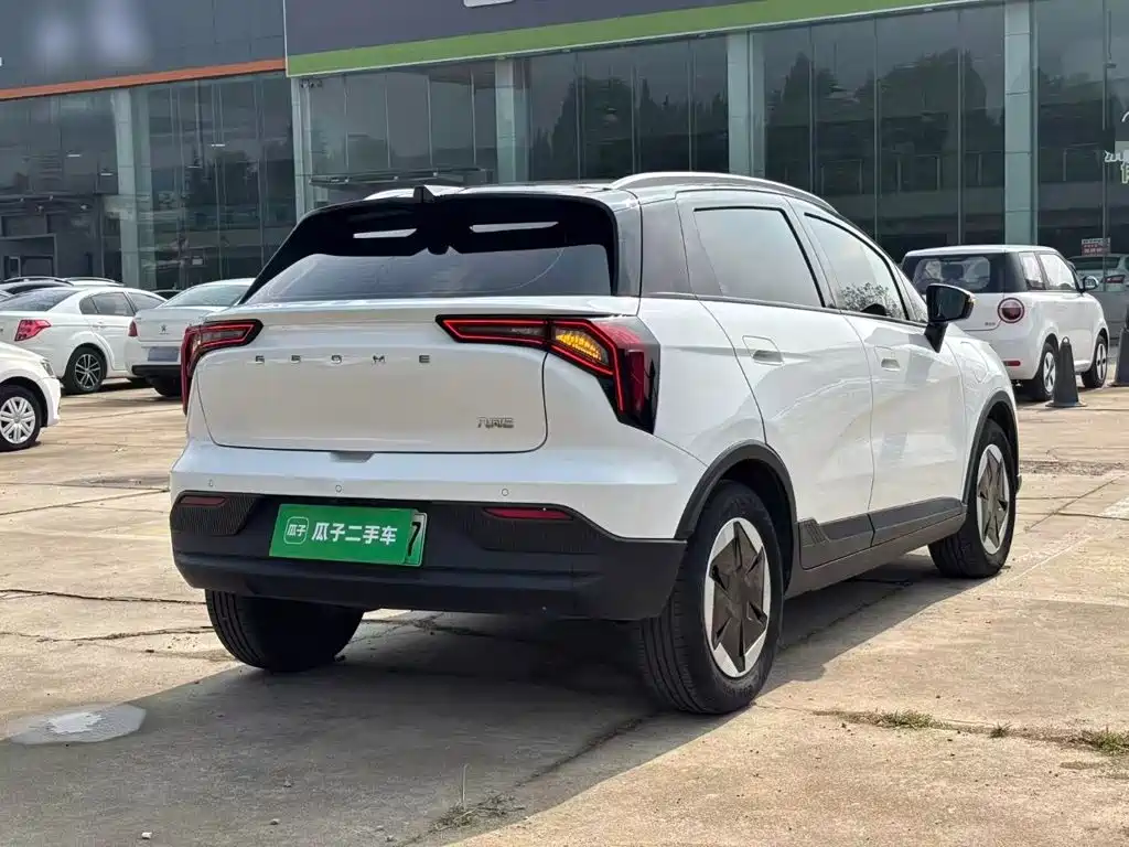Фото 7 - Geely Geometry E Firefly