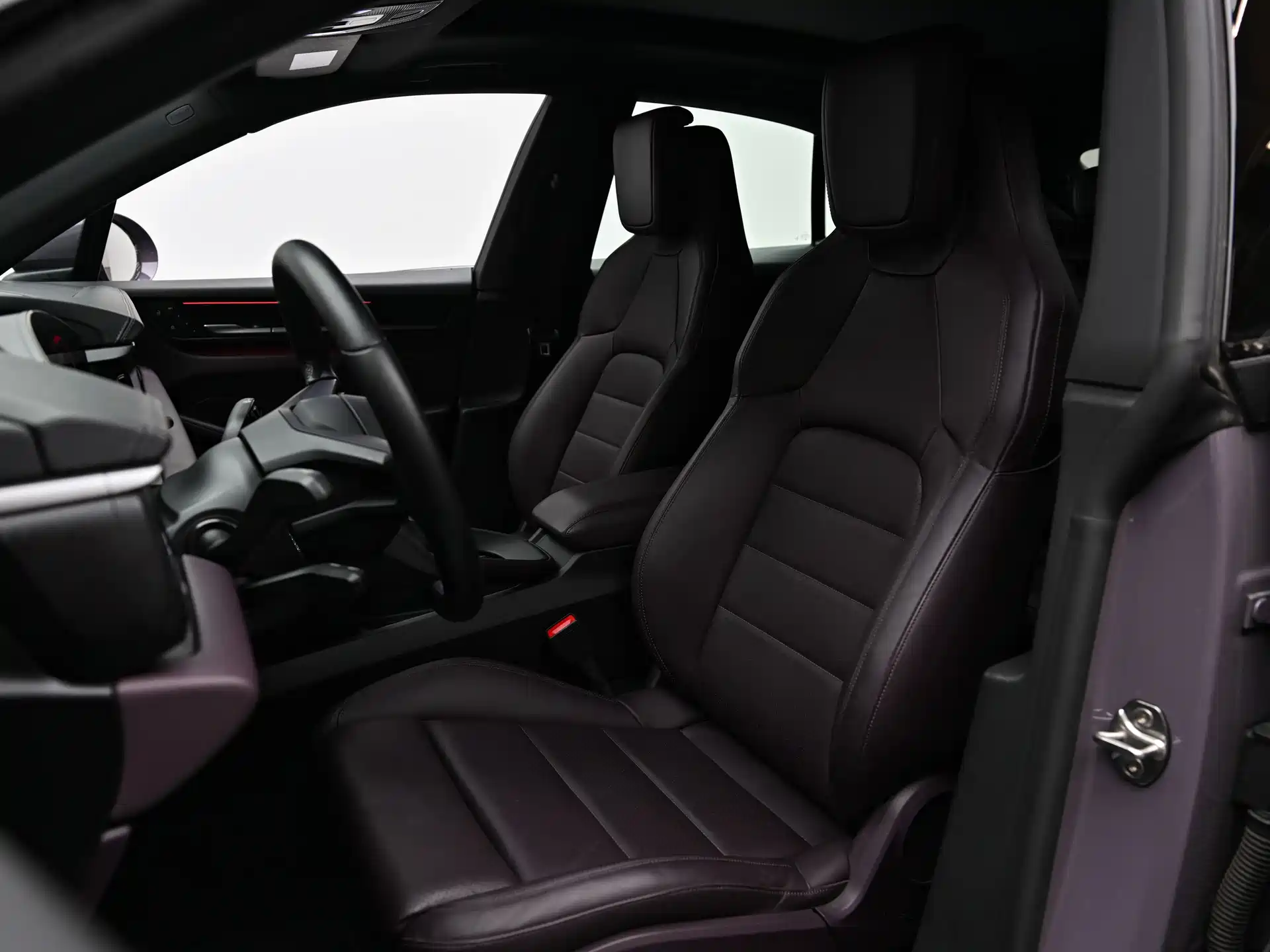 Фото 9 - Porsche Macan EV