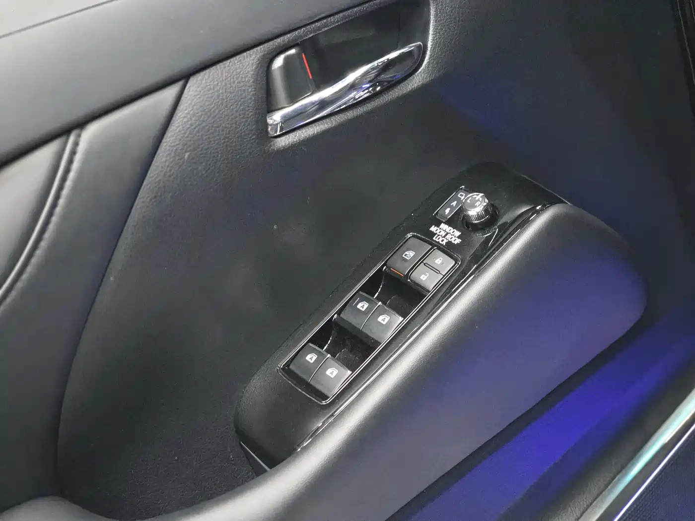 Toyota Alphard 2018 Facelift 3.5L Premium Edition фото 25