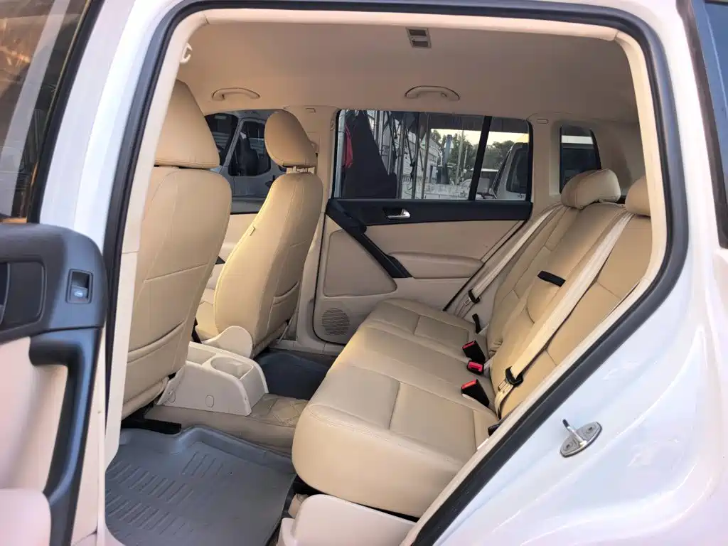 Photo 11 - Volkswagen Tiguan