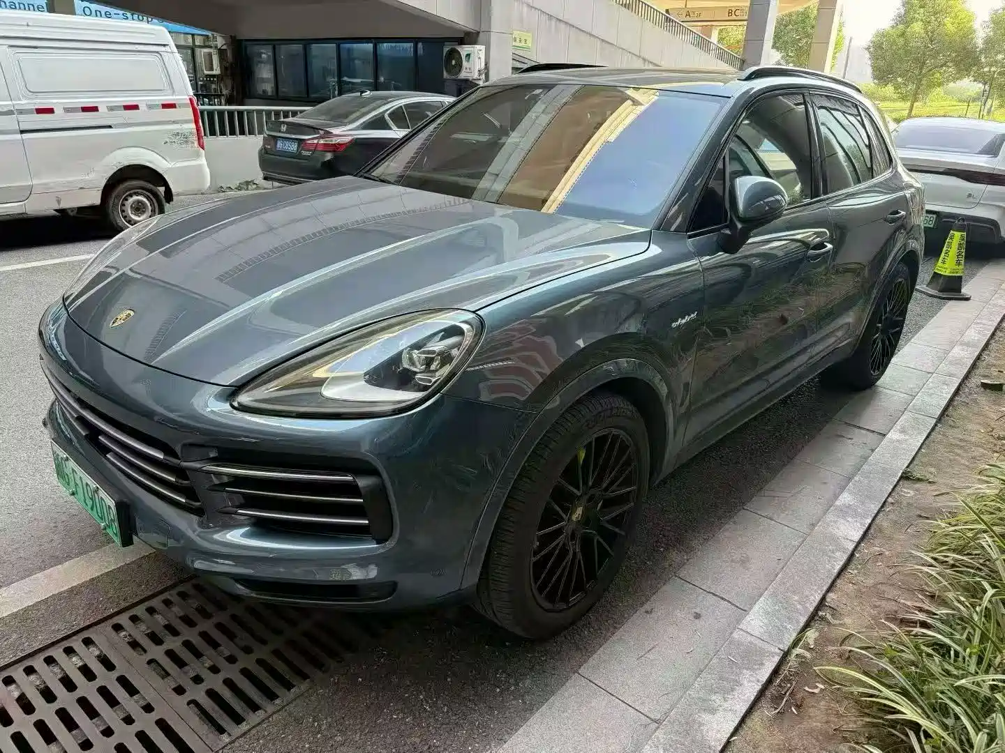 صورة 1 - Porsche Cayenne New Energy