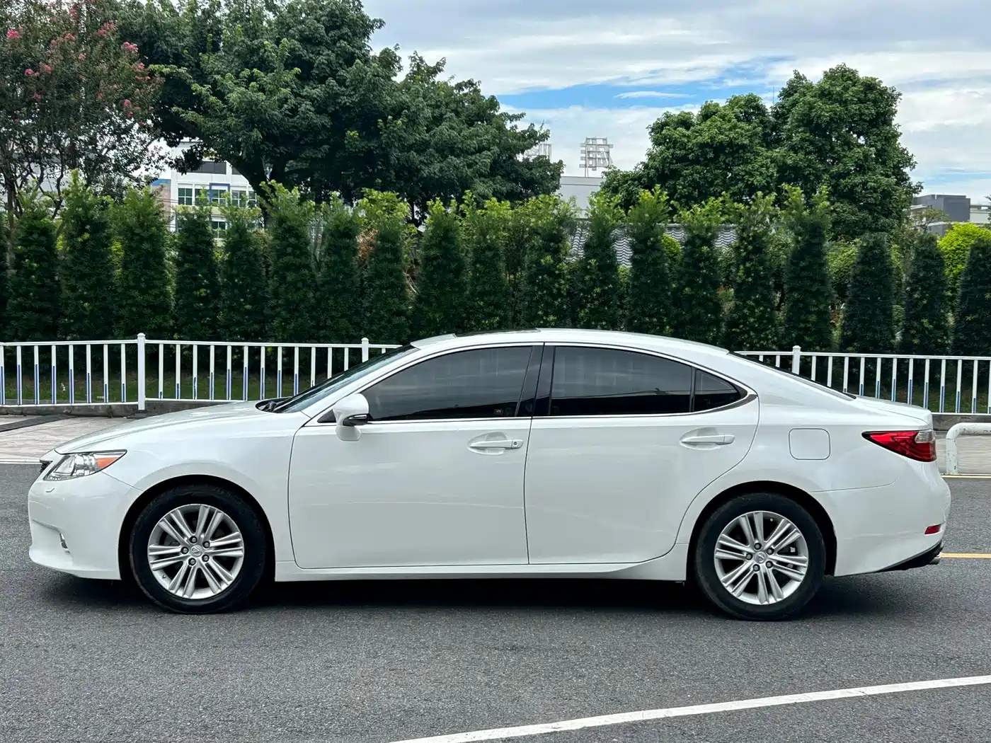 Фото 5 - Lexus ES