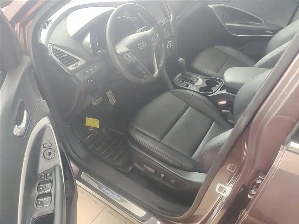 Hyundai Santa Fe 2013 Model 2.4L Automatic 2WD Smart фото 16