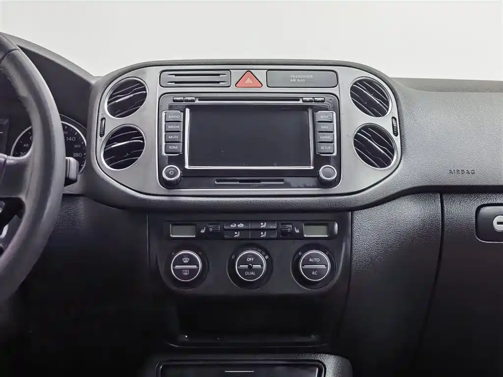 Volkswagen Tiguan 2009 Model 2.0TSI Luxury Edition фото 12