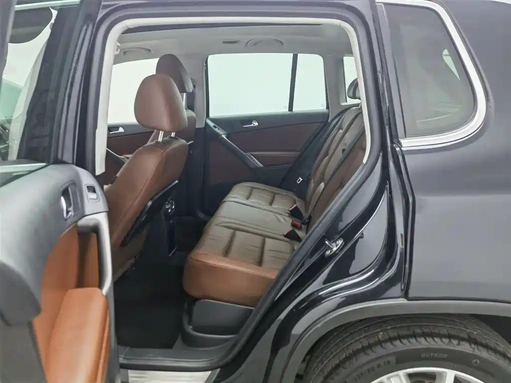 Volkswagen Tiguan 2009 Model 2.0TSI Luxury Edition фото 15