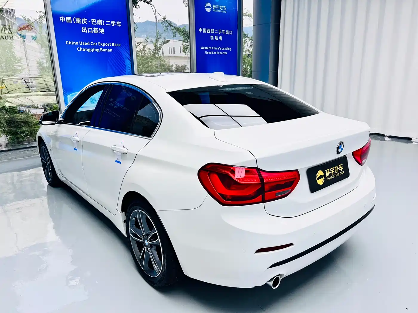 BMW 1 Series 2018 118i Sport Edition фото 6