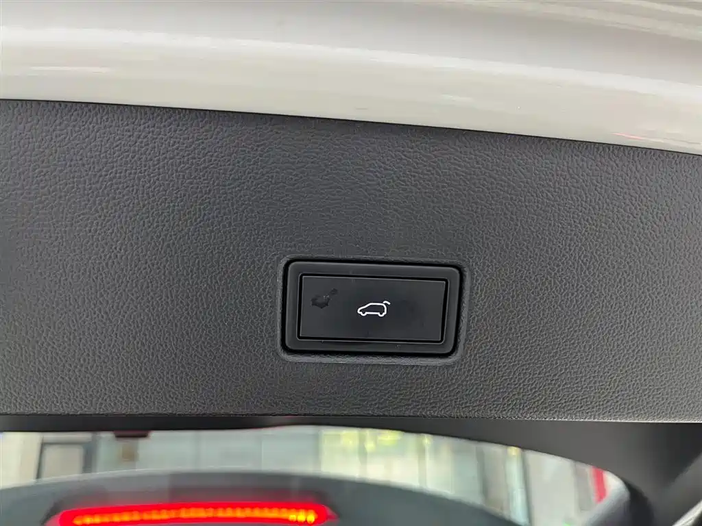 VOLKSWAGEN T ROC EXPLORING SONGS