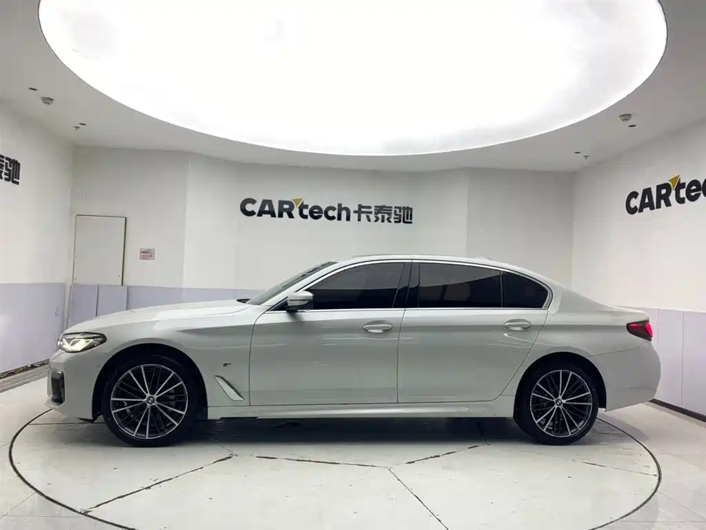 BMW 5 Series 2023 530Li Leading M Sport Package фото 8