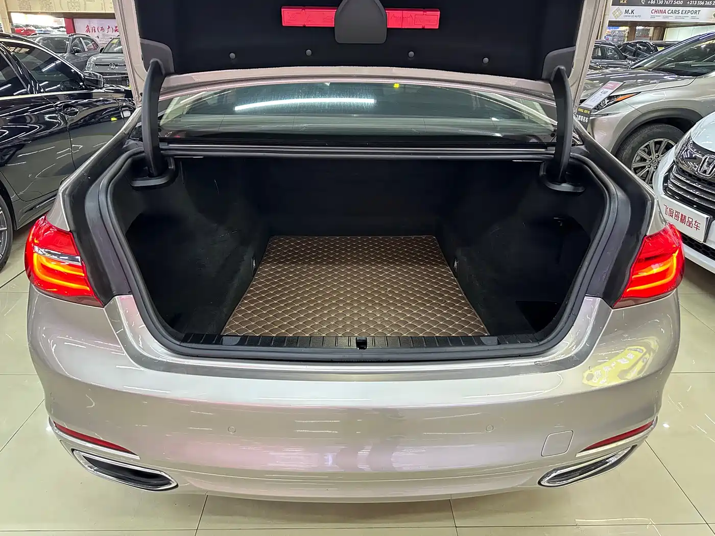 BMW 7 Series 2017 730Li Leading Edition фото 15