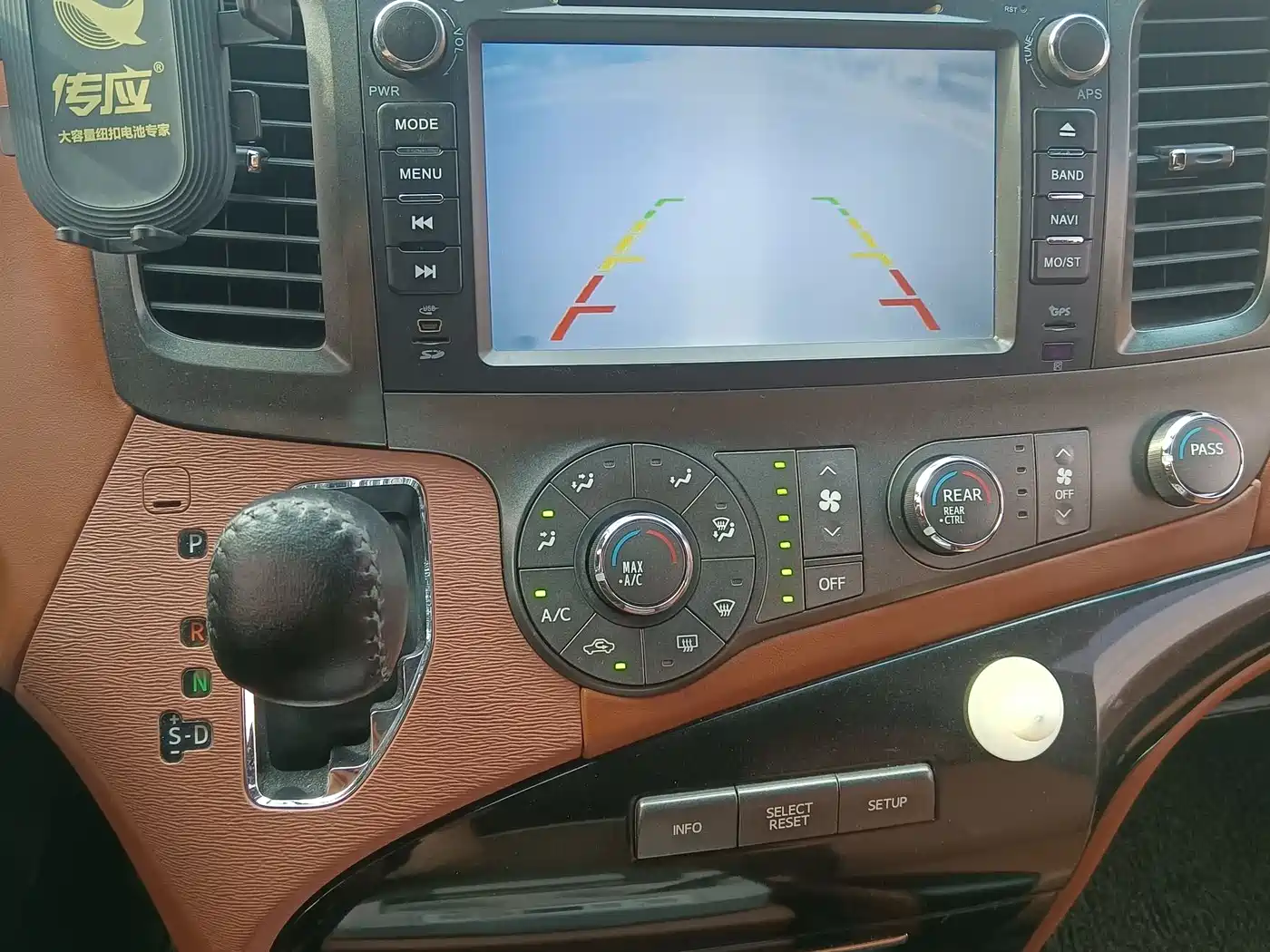 Toyota Sienna 2011 2.7L 2WD Automatic фото 15