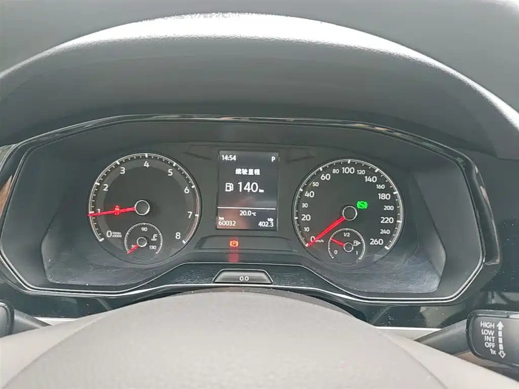 VOLKSWAGEN BORA