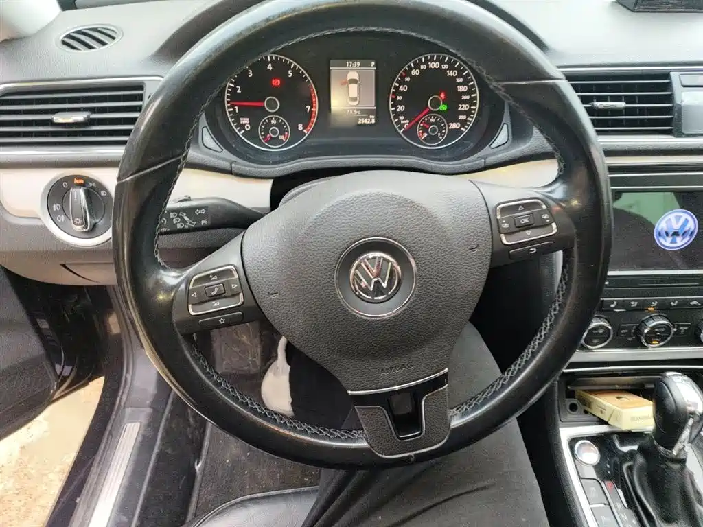 Volkswagen Passat 2014 1.8TSI DSG Executive Edition фото 3