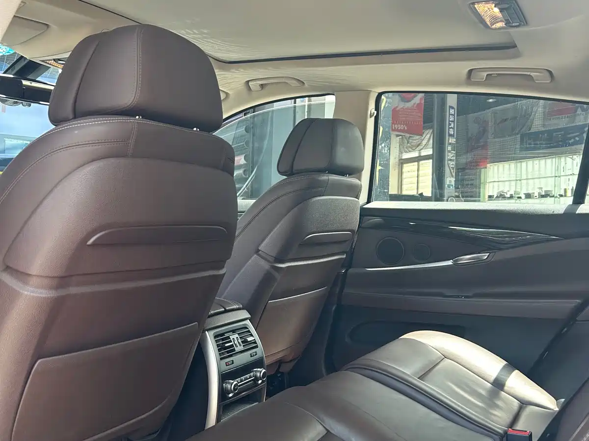 BMW 5 Series GT 2014 528i Luxury фото 16