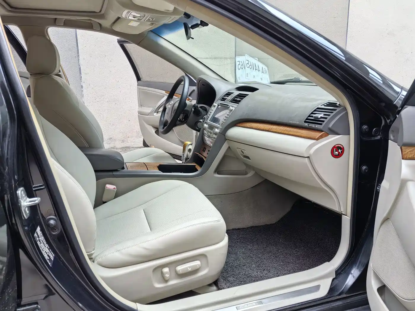 Фото 8 - Toyota Camry