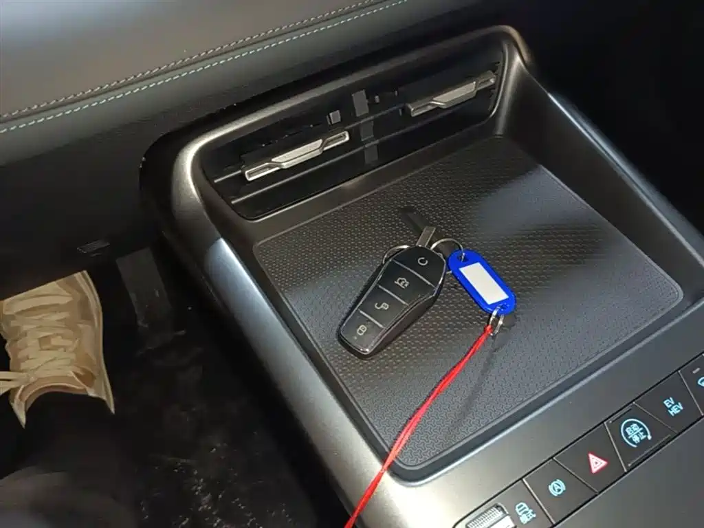 BYD Qin PLUS 2026 DM-i Smart Edition 128KM Progressive фото 9