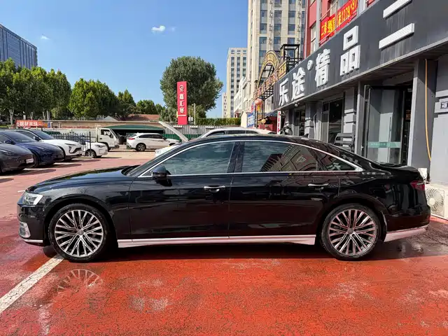 Audi A8 2018 A8L 55 TFSI quattro Launch Premium — фото 3