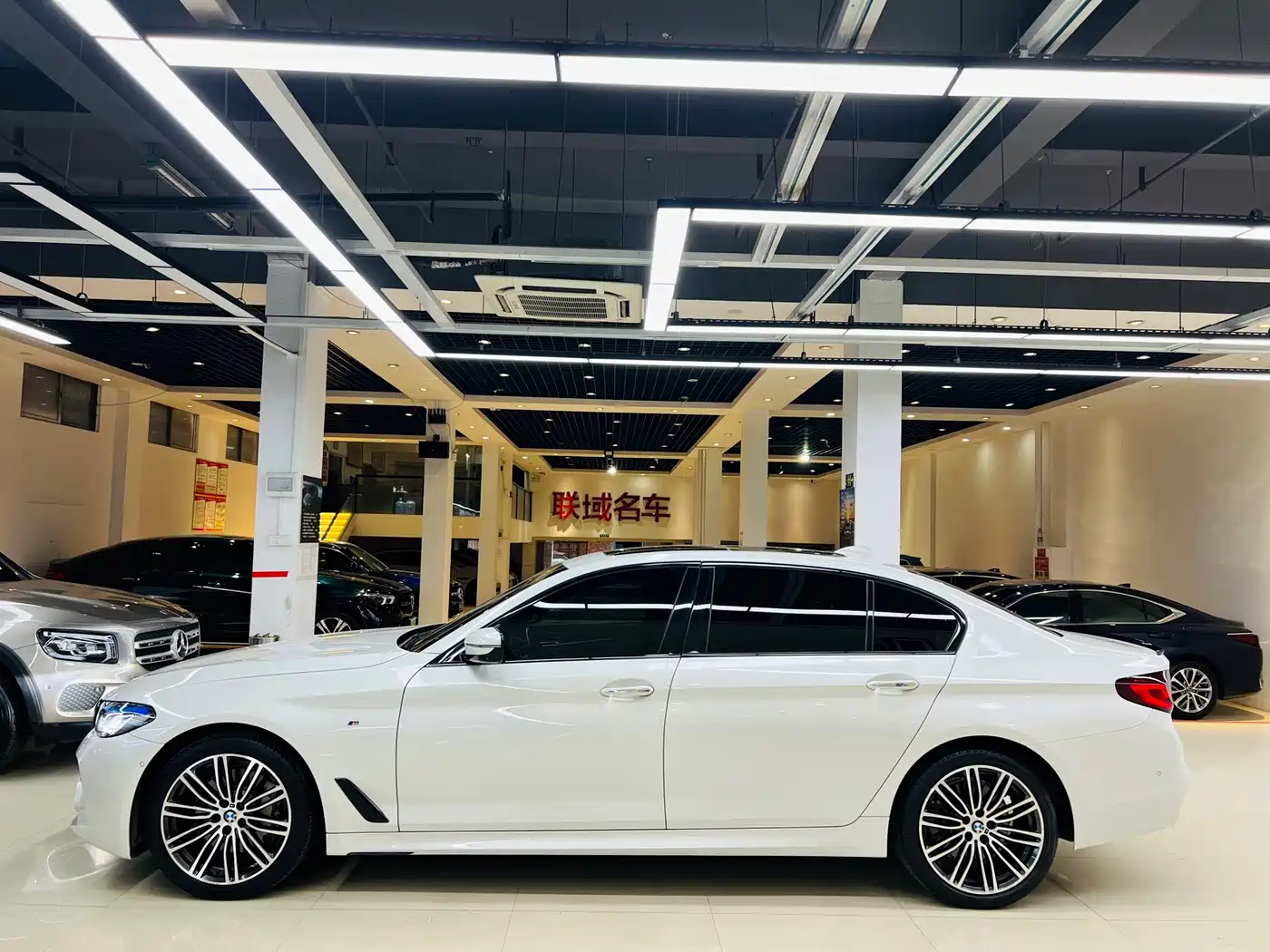 BMW 5 Series 2018 530Li Premium M Sport Package фото 15