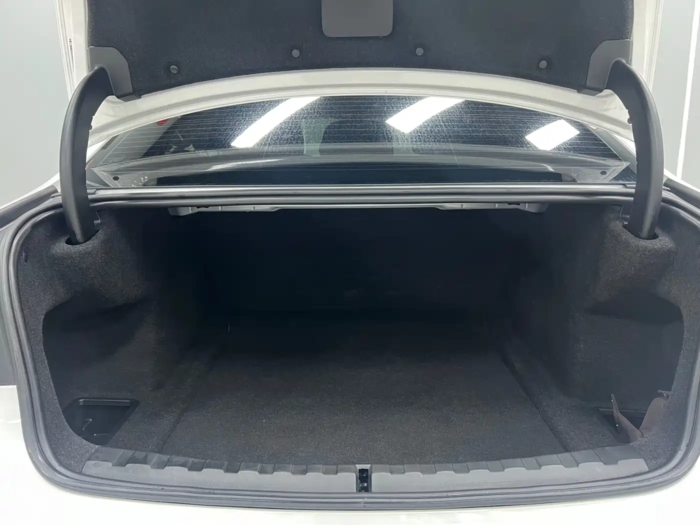 BMW 3 Series 2023 320Li M Sport Package фото 25