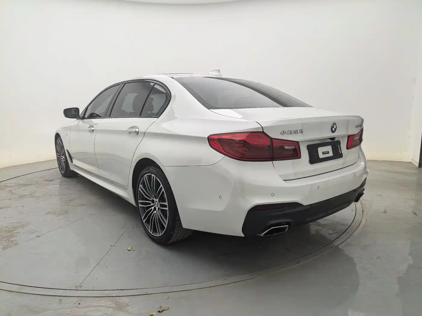 BMW 5 Series 2018 530Li Premium M Sport Package фото 10