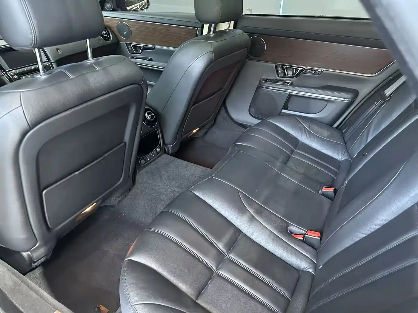 Photo 11 - Jaguar XJ