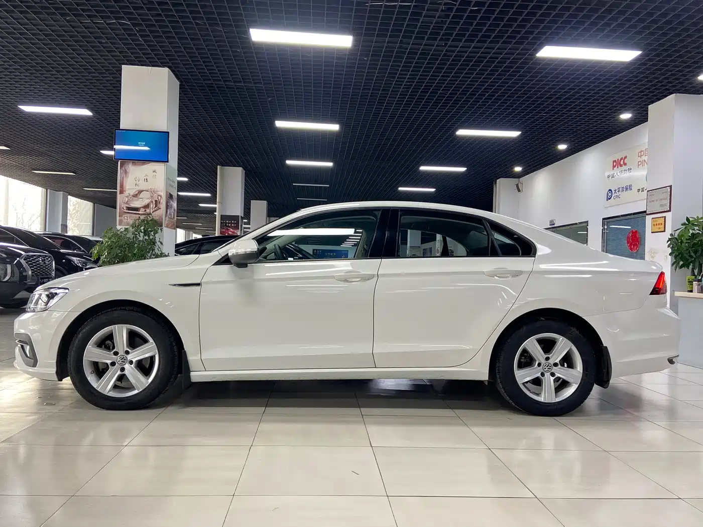 Volkswagen Lamando 2019 230TSI DSG Vision Edition China V фото 3
