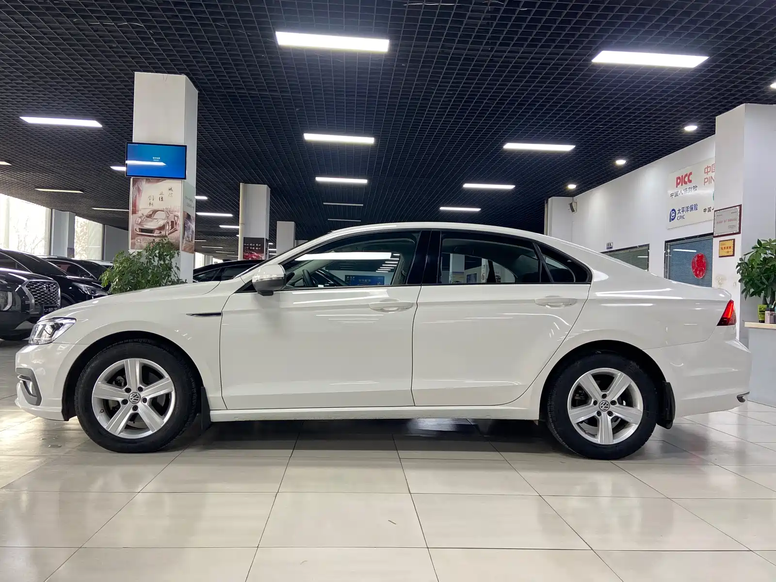 Photo 3 - Volkswagen Lamando