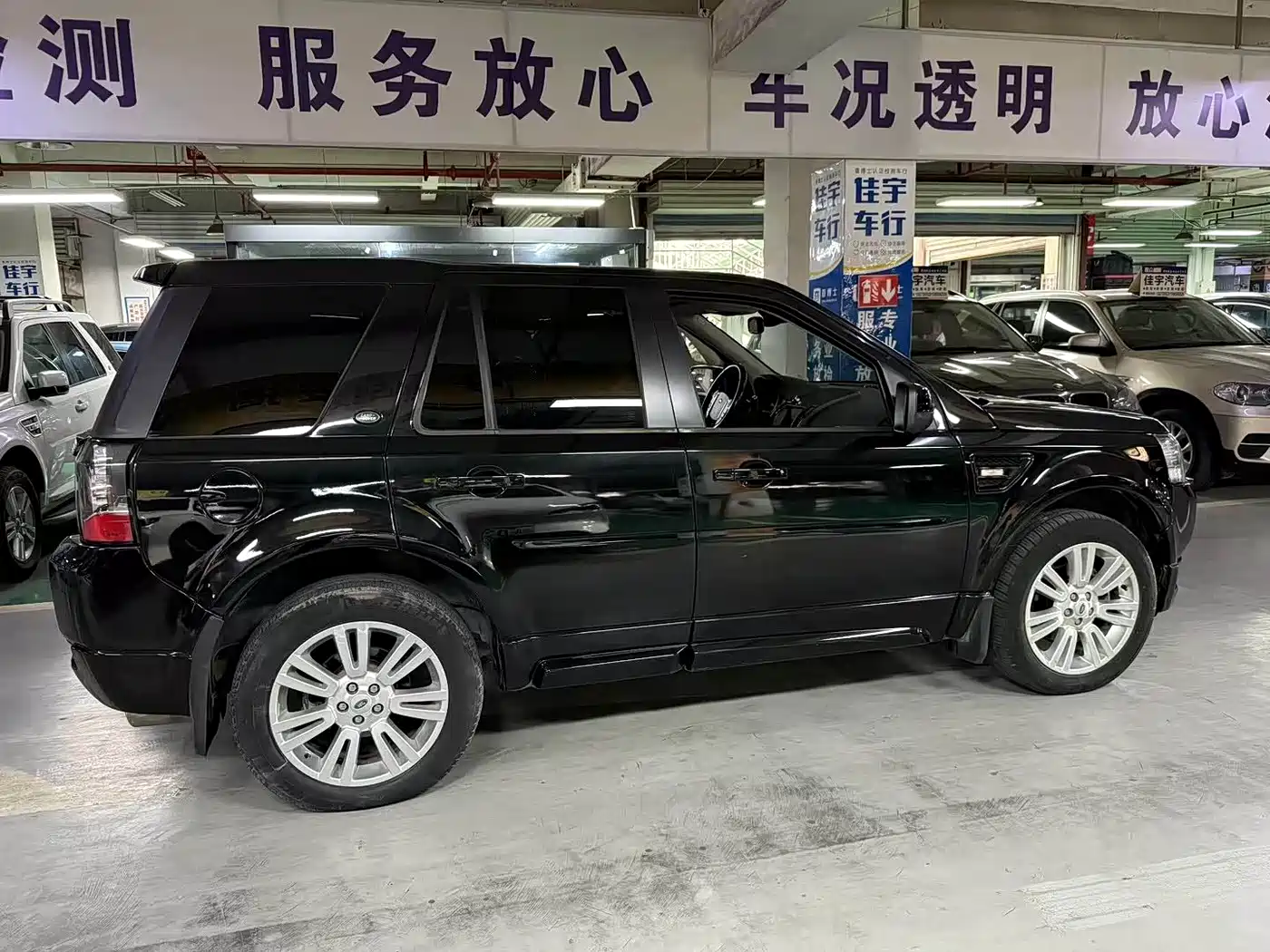 Land Rover Freelander 2 2013 2.0T Si4 SE Petrol Version фото 4