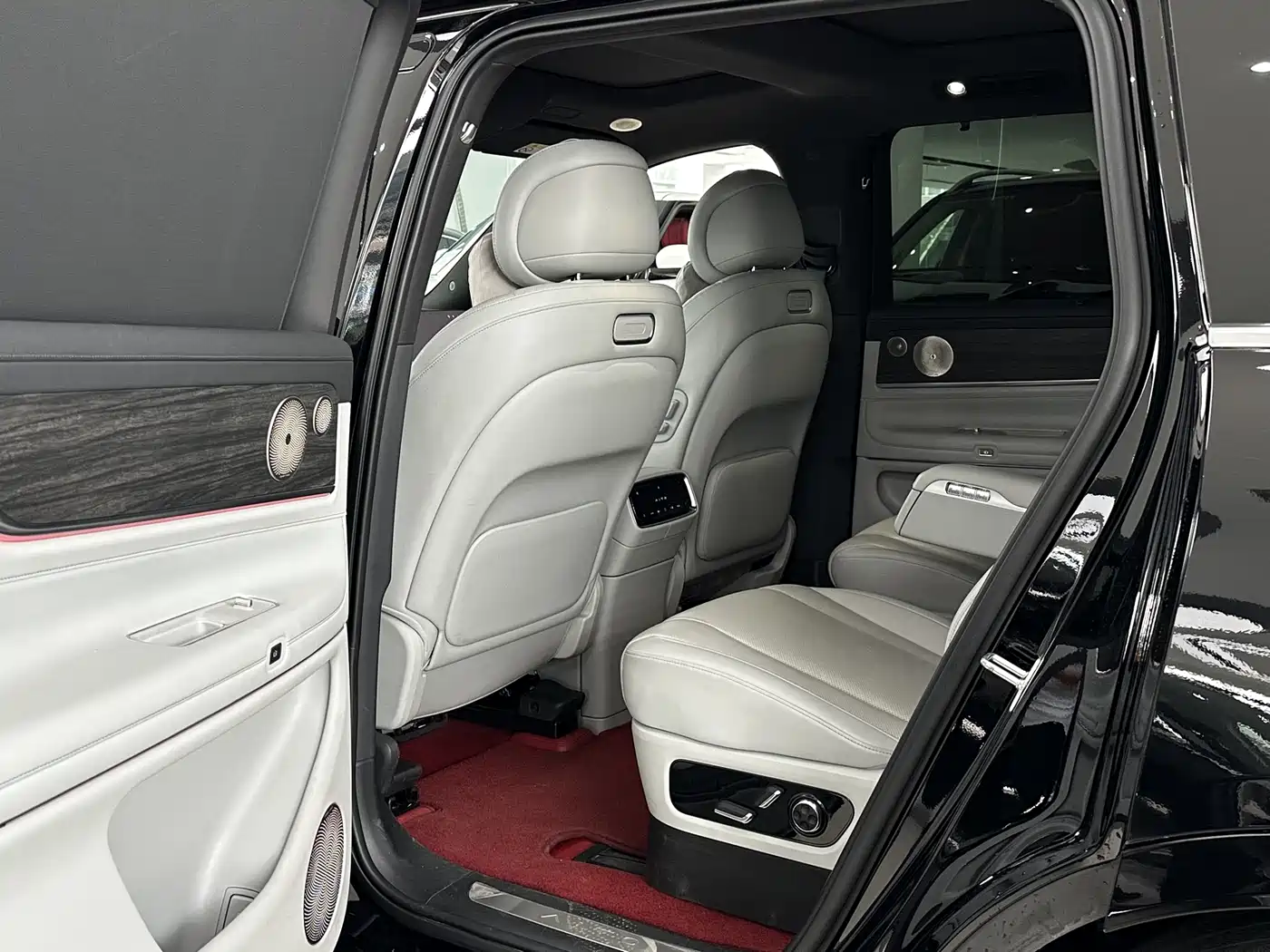 AITO Wenjie AITO M9 2024 Range Extender Max Edition 42kWh 6-seater фото 8