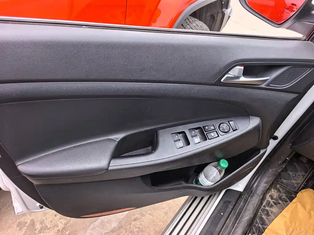 Hyundai Tucson 2018 1.6T DCT 2WD 15th Anniversary Special Edition фото 7