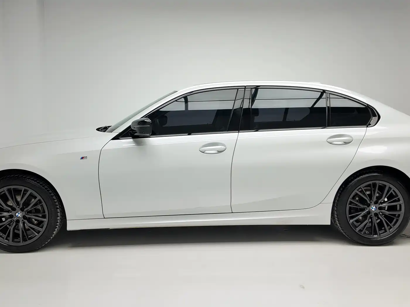 BMW 3 Series 2023 325Li M Sport Black Night Package фото 9