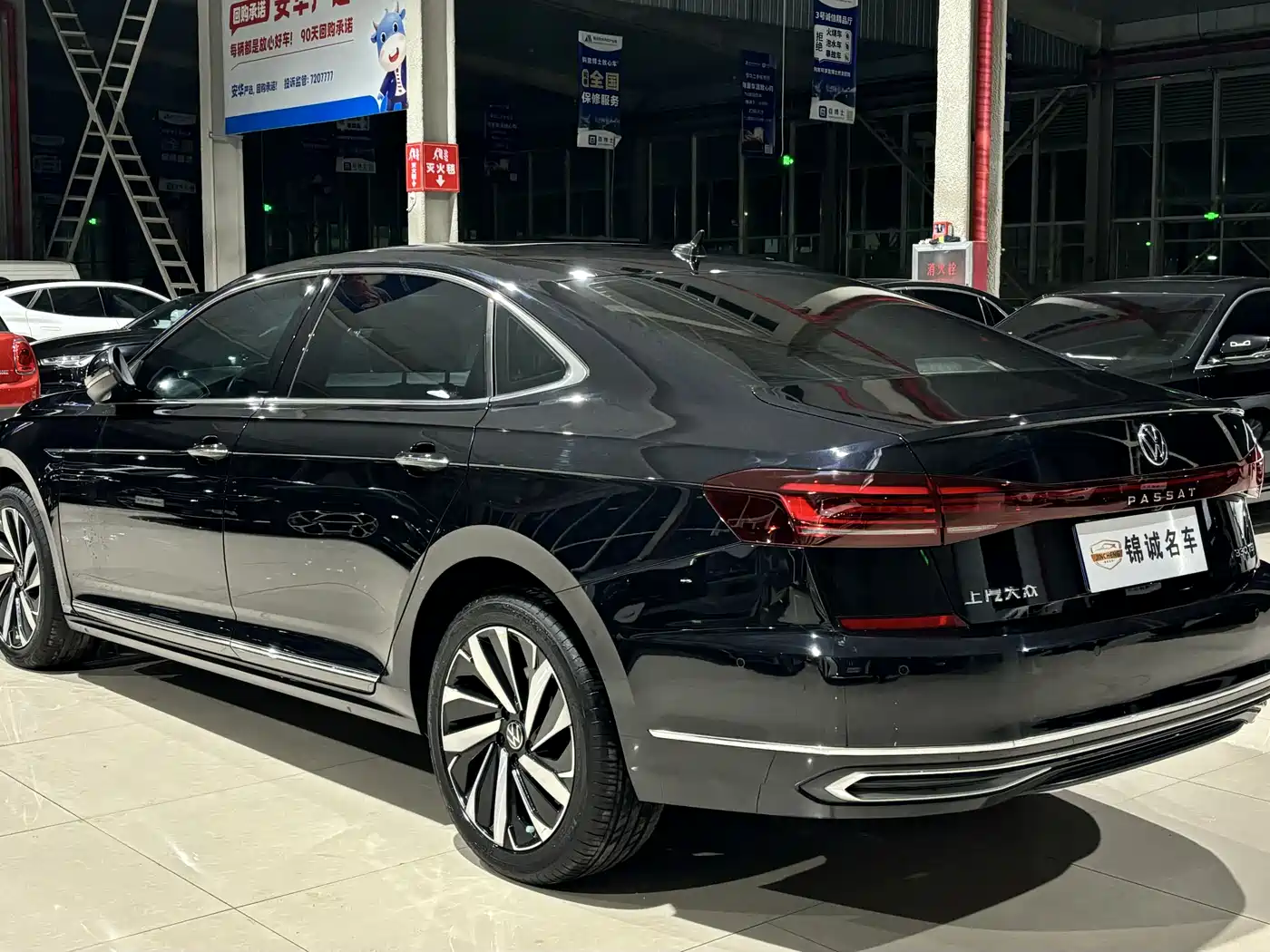 Volkswagen Passat 2022 330TSI Starlight Luxury Edition фото 6