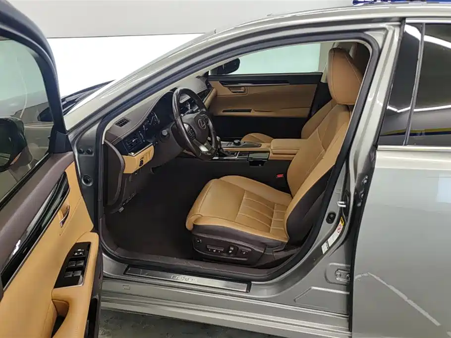Lexus ES 2015 200 Elite Edition фото 9