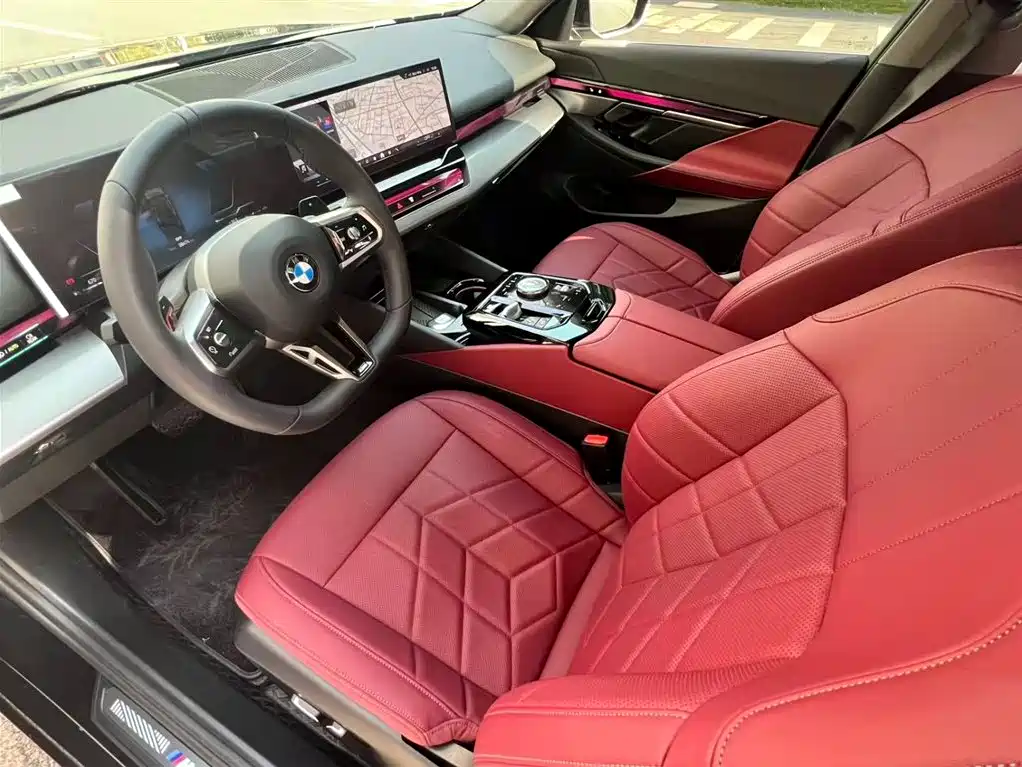 BMW 5 Series 2026 525Li M Sport Package фото 14