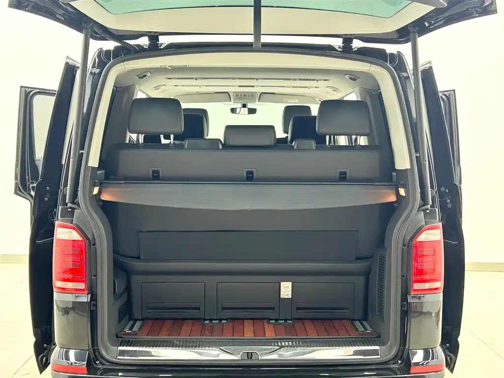 Volkswagen Multivan 2018 2.0TSI 2WD Luxury Edition 7-Seater фото 20