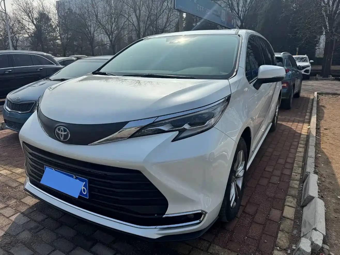 Toyota Sienna 2023 2.5L Hybrid Comfort Edition